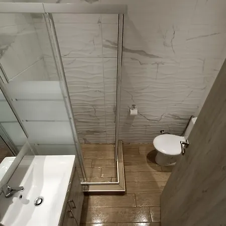 Fillio 's Apartment, * 普托莱迈达